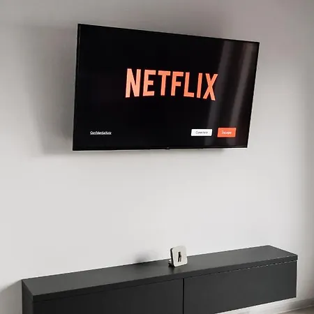 Skylark - Stockholm Penthouse With Jacuzzi, Movie Theater & Panoramic View *