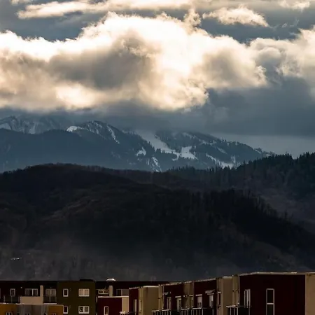 Apartamento Skylark - Stockholm Penthouse With Jacuzzi, Movie Theater & Panoramic View Braşov