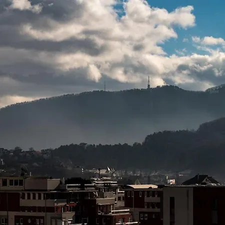 Apartamento Skylark - Stockholm Penthouse With Jacuzzi, Movie Theater & Panoramic View Braşov