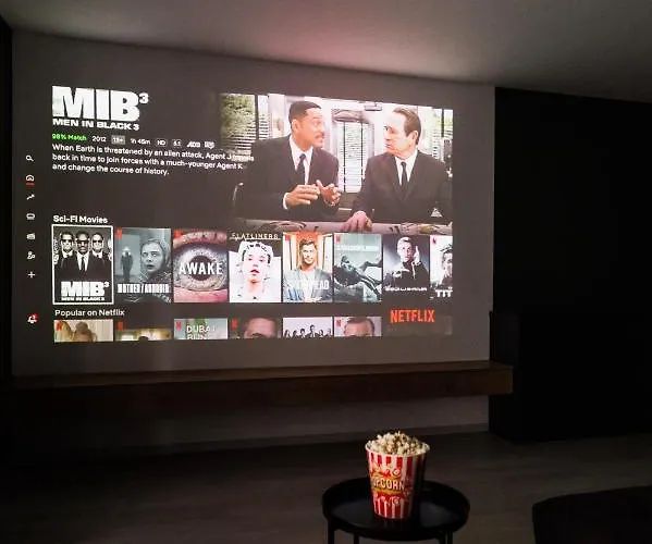 Apartment Skylark - Stockholm Penthouse With Jacuzzi, Movie Theater & Panoramic View