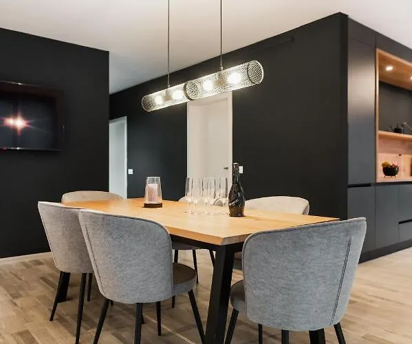 Skylark - Stockholm Penthouse With Jacuzzi, Movie Theater & Panoramic View Brasov