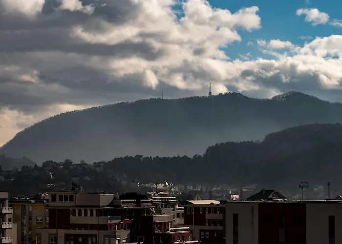 Apartment Skylark - Stockholm Penthouse With Jacuzzi, Movie Theater & Panoramic View Brasov