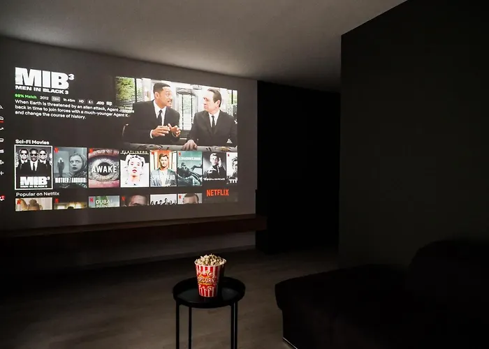 Skylark - Stockholm Penthouse With Jacuzzi, Movie Theater & Panoramic View * Brasov