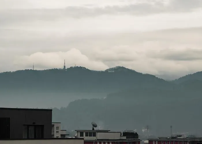 Apartment Skylark - Stockholm Penthouse With Jacuzzi, Movie Theater & Panoramic View Brasov